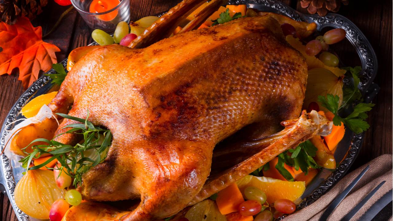 Как вкусно приготовить ГУСЯ В ДУХОВКЕ ★ Вкуснейший Гусь по простому рецепту смотреть онлайн