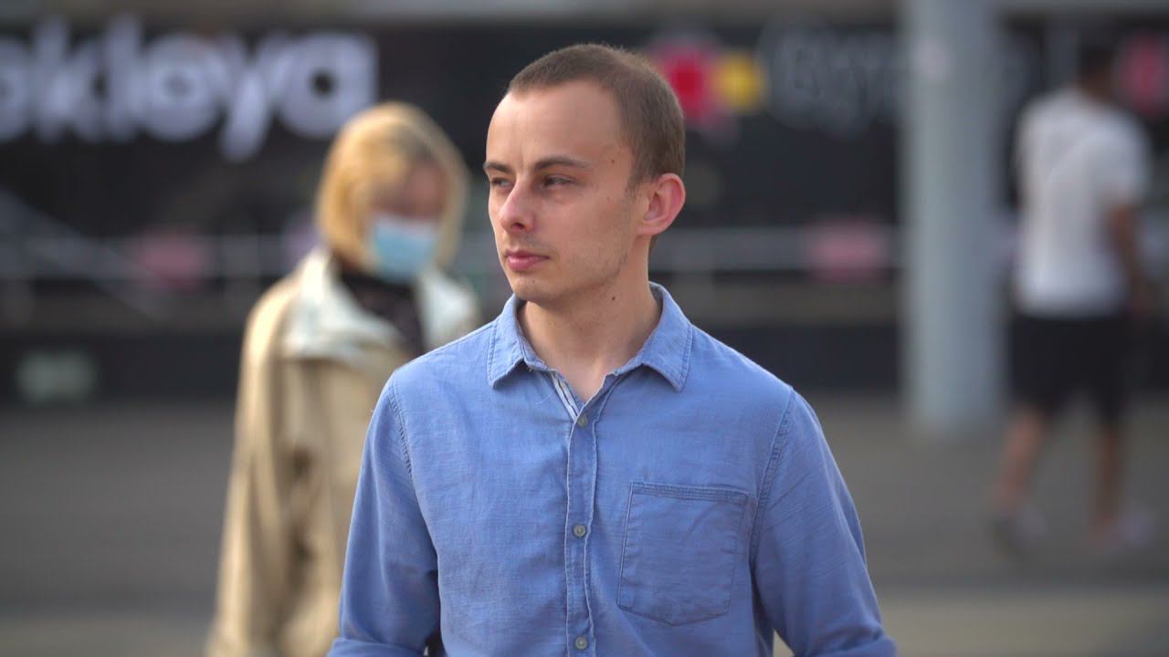 Виталий Савров "Июнь. Иду. Пинаю ветки"