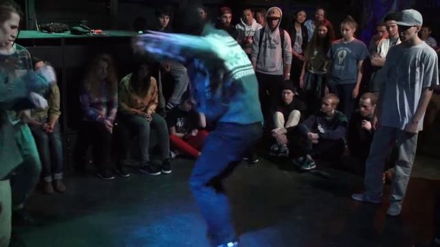 Расим,Карандаш VS ?, Корень 1/8 HIP-HOUSE BATTLE смотреть онлайн