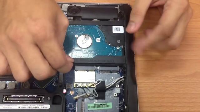 Removal of the Hard Drive from the DELL Latitude 6230 смотреть онлайн