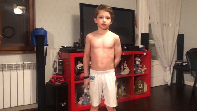 165 отжиманий в минуту Ребёнок в 6 лет и 8 месяцев смотреть онлайн