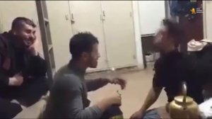 ► Прикол с ложкой! Парень в растерянности