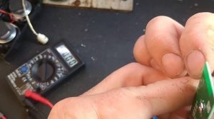 Переносная колонка JBL не заряжается