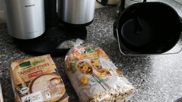 Es geht doch nichts über ein frisch gebackenes Brot. Am besten natürlich selbst gebacken im Automat смотреть онлайн