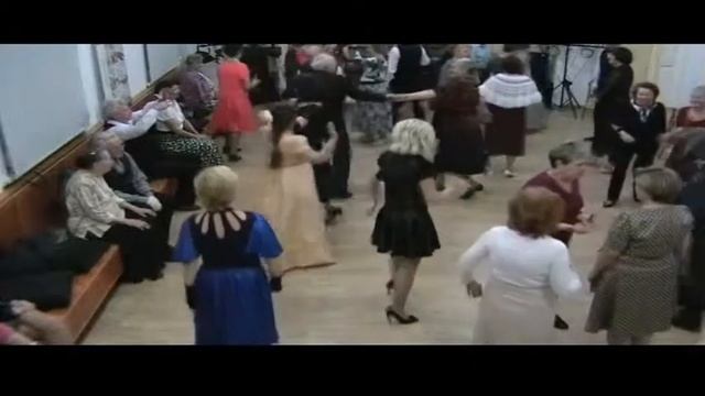 Сегодня праздник у девчат, сегодня будут танцы!!! (60-70) смотреть онлайн