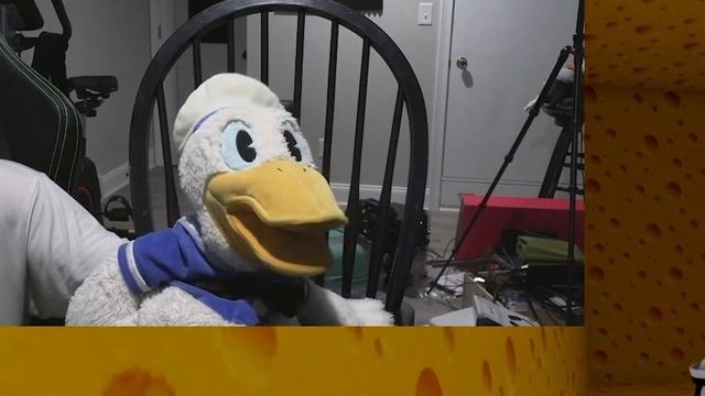 Donald Duck Plays Cheese Escape in Roblox! (SUPER SCARY) смотреть онлайн