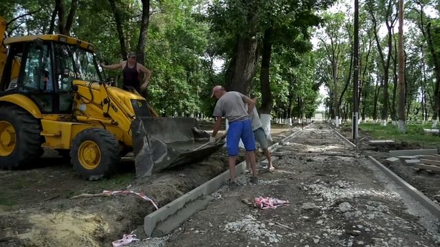 Ремонт парка в с.Киевском Крымского района. Начало. Июнь 2020 смотреть онлайн