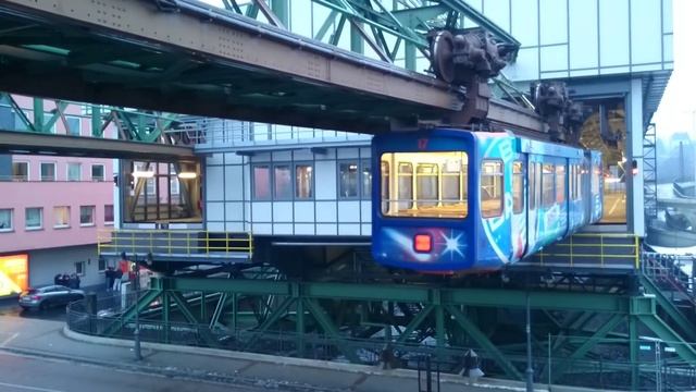 #18 Поездка на Schwebebahn. Вупперталь, Германия. смотреть онлайн