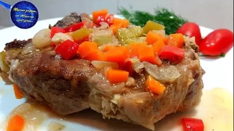 ВКУСНЕЙШАЯ ТУШЕНАЯ СВИНИНА С ОВОЩАМИ. смотреть онлайн