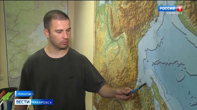 Гренландского кита, попавшего в сети, спасают в Охотском море смотреть онлайн