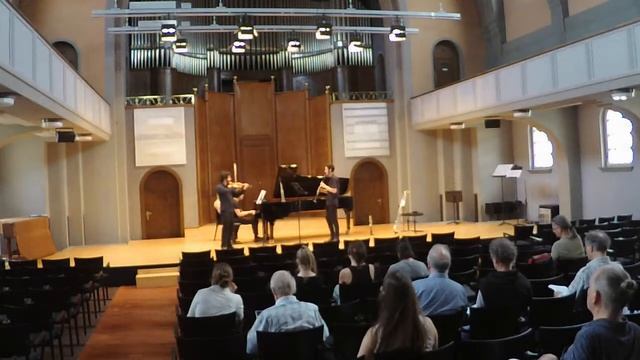 Igor Stravinsky -- L'histoire du soldat for violin, clarinet and piano смотреть онлайн