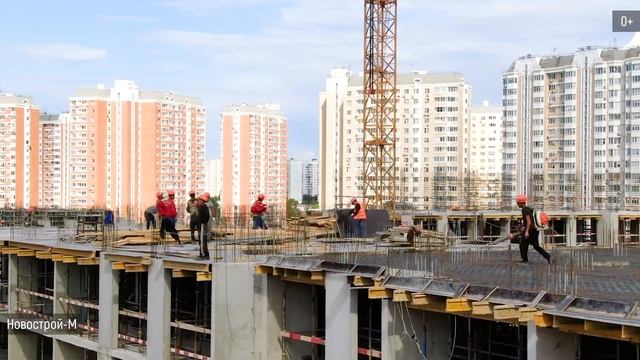 Обзор с воздуха город-парка «Переделкино Ближнее» (аэросъемка: август 2021 г.) смотреть онлайн