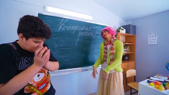 ПРАНК В ШКОЛЕ НА 1 АПРЕЛЯ ЗАШЕЛ СЛИШКОМ ДАЛЕКО! УЧИЛКА В ЯРОСТИ! смотреть онлайн