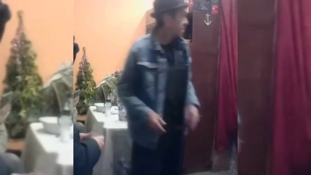 БАТЯ/НЕЗВАНЫЕ ГОСТИ смотреть онлайн