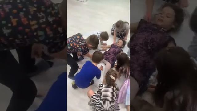 День рождения Сары. Рисуем Сару дружно смотреть онлайн