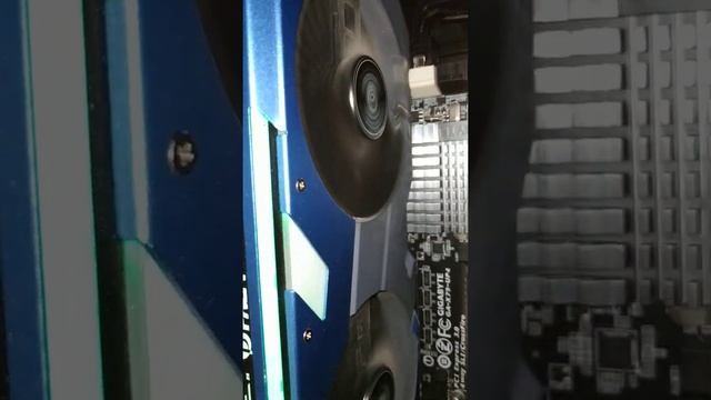 Гремят вентиляторы на видеокарте Palit GTX 1080 Ti GameRock смотреть онлайн