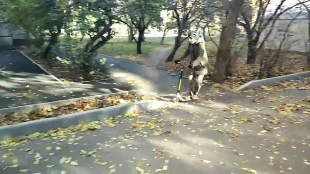 Одесский стрит 8.Менуал на Рейл Райде.Нолли на скейте. Skating in Odessa. Трюки на самокате и скейт смотреть онлайн