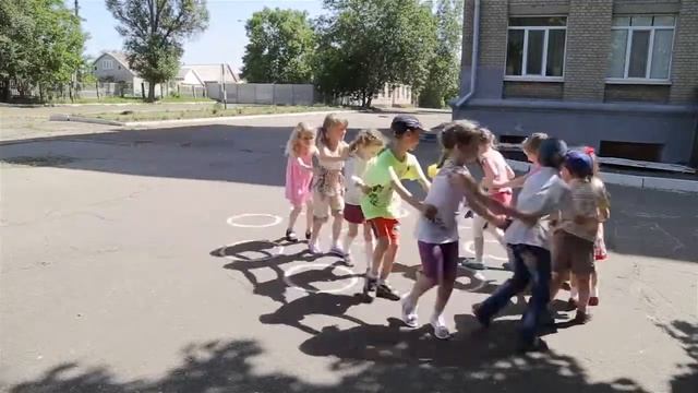 Выпускной в детском саду. ЗУВК №42. Часть 3. Прогулка. смотреть онлайн