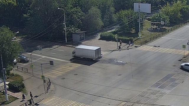 В Магнитогорске машина столкнулась с грузовым автомобилем смотреть онлайн