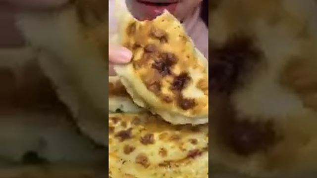 HUGE ASMR-MUKBANG !! KATE YUP VS 10 PACKS NOODLE FIRE !! WARNING !! SO SPICY смотреть онлайн