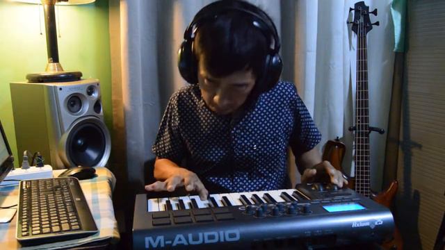 M-AUDIO Axiom25 1st gen looping смотреть онлайн