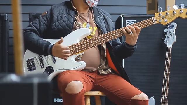 Baixo Ashdown The Grail 5 VS Fender Jazz Bass 5 cordas | Montreal Music Shop смотреть онлайн