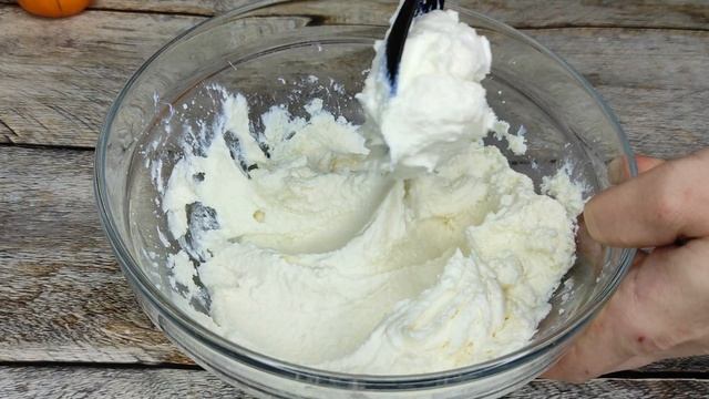 БЕЗ ВЫПЕЧКИ! Новогодний РУЛЕТ из МАНДАРИНОВ из печенья и творога. смотреть онлайн