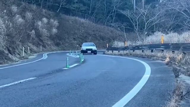 【AE86】10台のハチロクで長崎ツーリング。全部白黒、圧巻でした。Toyota AE86 смотреть онлайн