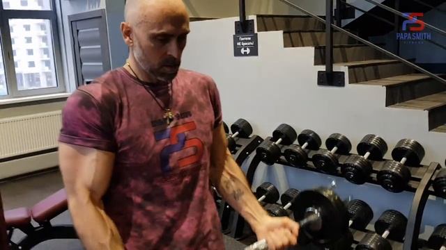 ВОССТАНОВИТЕЛЬНЫЙ СУПЕР СЕТ НА БИЦЕПС. Папа Смит тренирует бицепс. смотреть онлайн