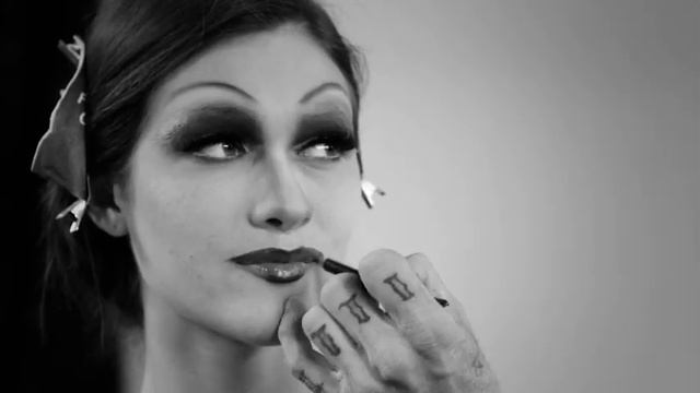 Transformation with Billy B: Nicole Fox to Marlene Dietrich смотреть онлайн