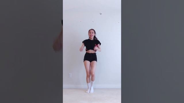 ITZY(있지) 'WANNABE' | Dance Cover by Anne Vũ смотреть онлайн