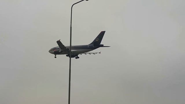 Royal Jordanian Airlines landing at Maastricht-Aachen Airport смотреть онлайн