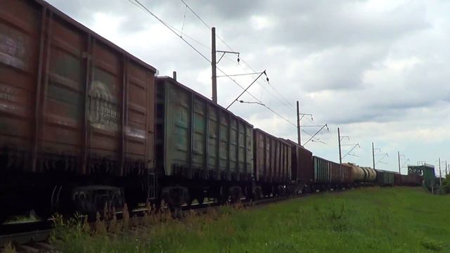 Электровоз ВЛ11-270 с грузовым поездом, станция Люберцы 1 смотреть онлайн
