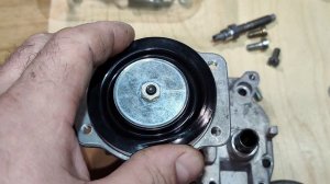 Верхняя крышка ТНВД Bosch VE с Турбокорректором в разобранном виде.