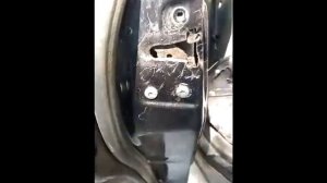 Форд Фиеста задняя левая дверь, не открывается.