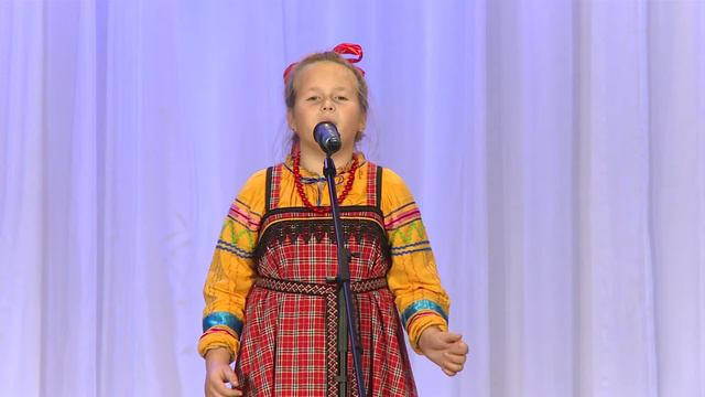 Варя Иванова Погоню коров на росу смотреть онлайн