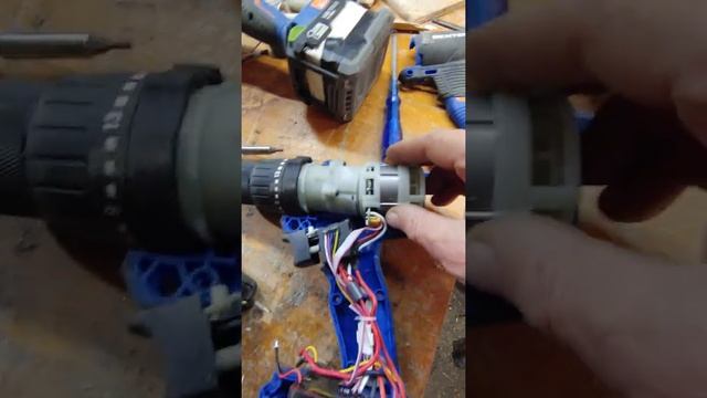 Worx Dexter безщеточные шуруповерты. смотреть онлайн