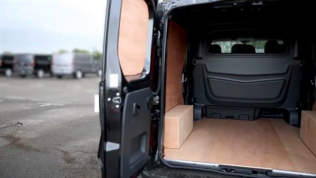 Renault Trafic Sport Crew | Rent 2 Buy смотреть онлайн