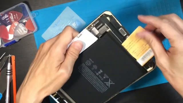 iPad mini4 バッテリー交換　分かりやすく解説しながら交換　後編 смотреть онлайн