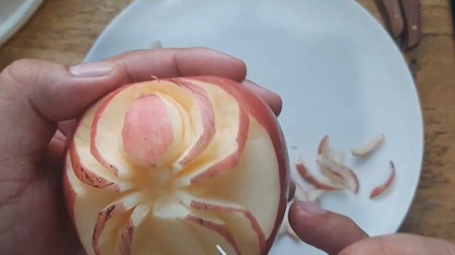 How to carve apple / apple simple spider carving смотреть онлайн