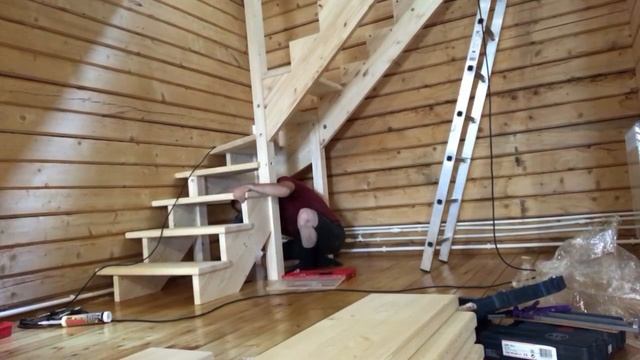 Сборка лестницы на 90 градусов с забежными ступенями смотреть онлайн