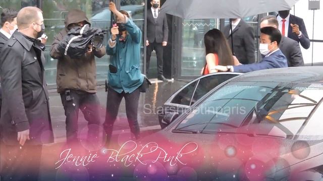 211005 Jenny Black Pink arrives at Chanel Paris Fashion Show смотреть онлайн