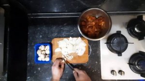 Жареное мясо с грибами и луком на сковороде. Вкуснейшее мясо на сковороде,  тает во рту.