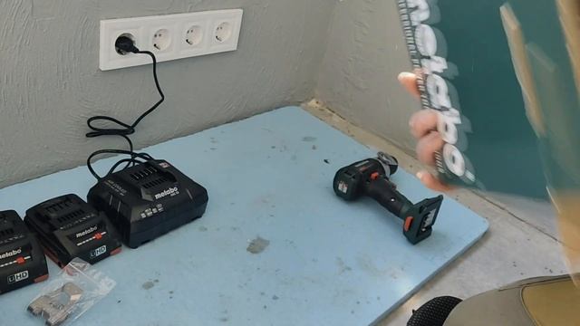 Аккумуляторный шуруповерт Metabo BS 18 LT BL Распаковка смотреть онлайн