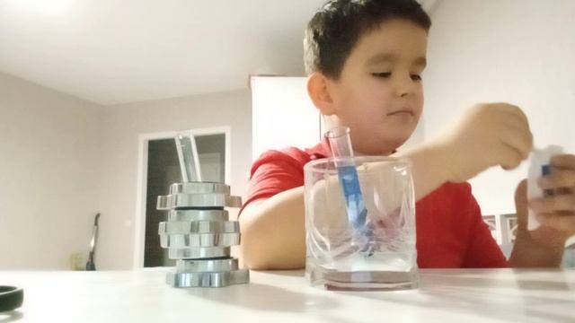 в этом видео Коба позеленела и покраснела и пожелтела она была цвета светофора?