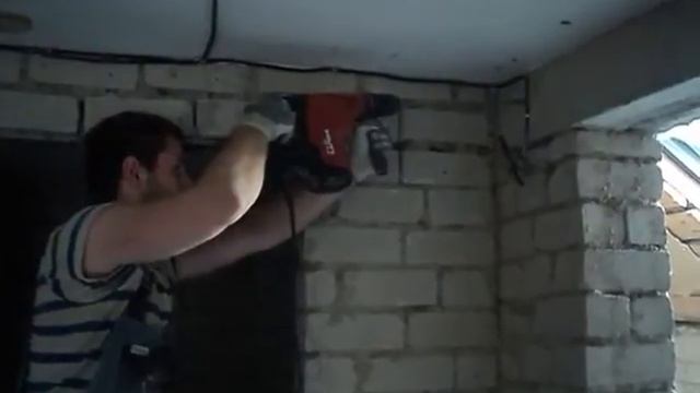 Сверление перемычки, бур 14 мм, перфоратор Hilti TE 7 C смотреть онлайн
