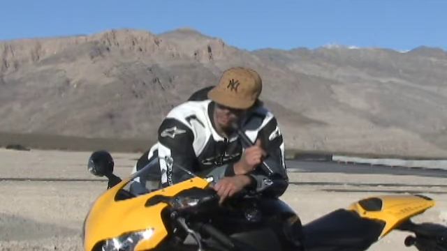 Honda CBR1000RR - 2008 Superbike Smackdown смотреть онлайн