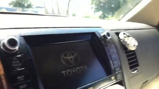 2011 Toyota Sequoia Startup смотреть онлайн