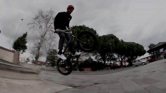 Volume BMX: Yann Navarro's Toulouse France Video смотреть онлайн