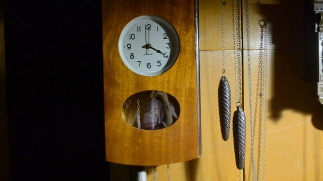 Часы Маяк с боем,с гирями и цепочками. смотреть онлайн